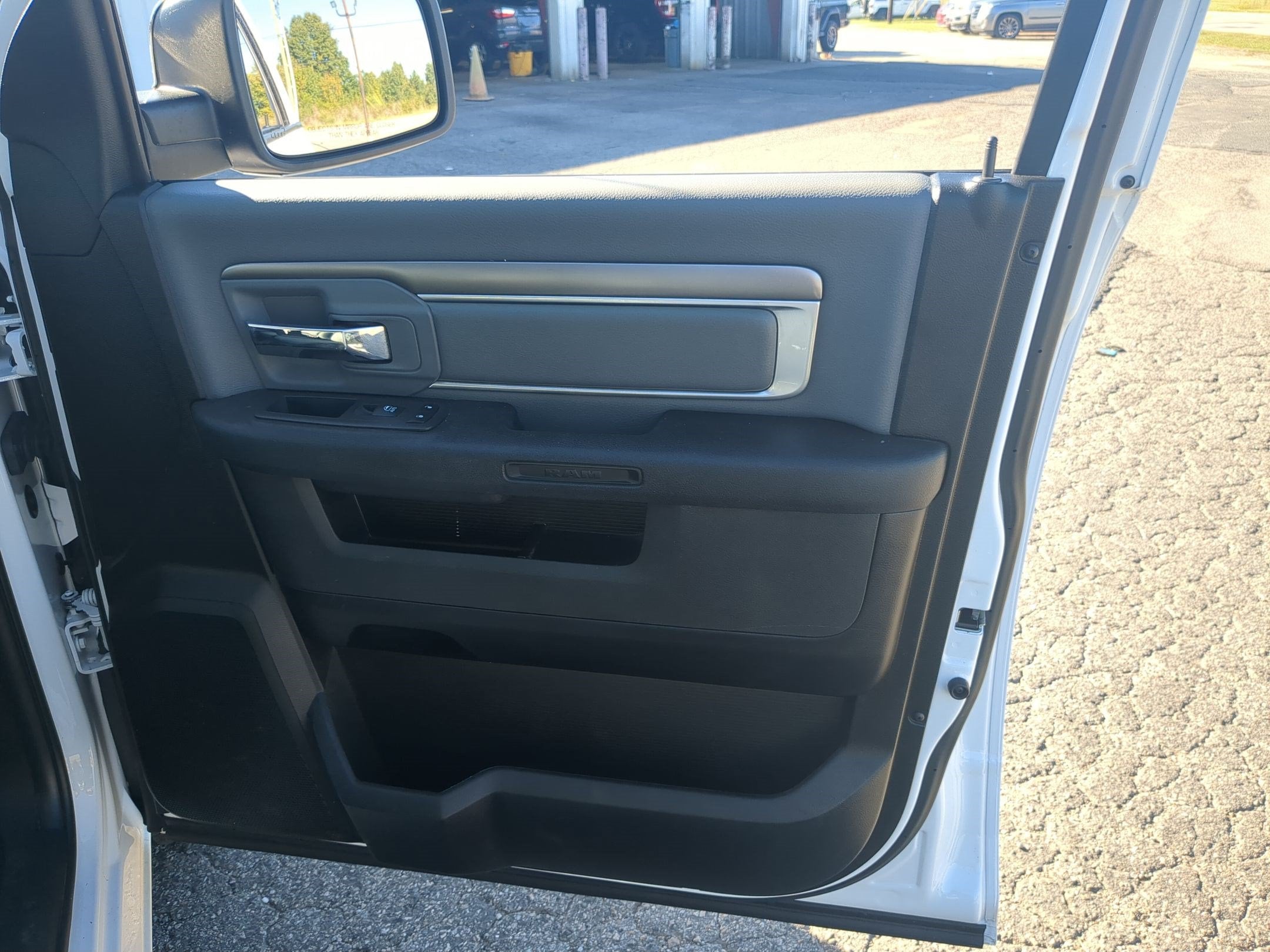2024 RAM 1500 Classic SLT Quad Cab 4x2 6'4' Box