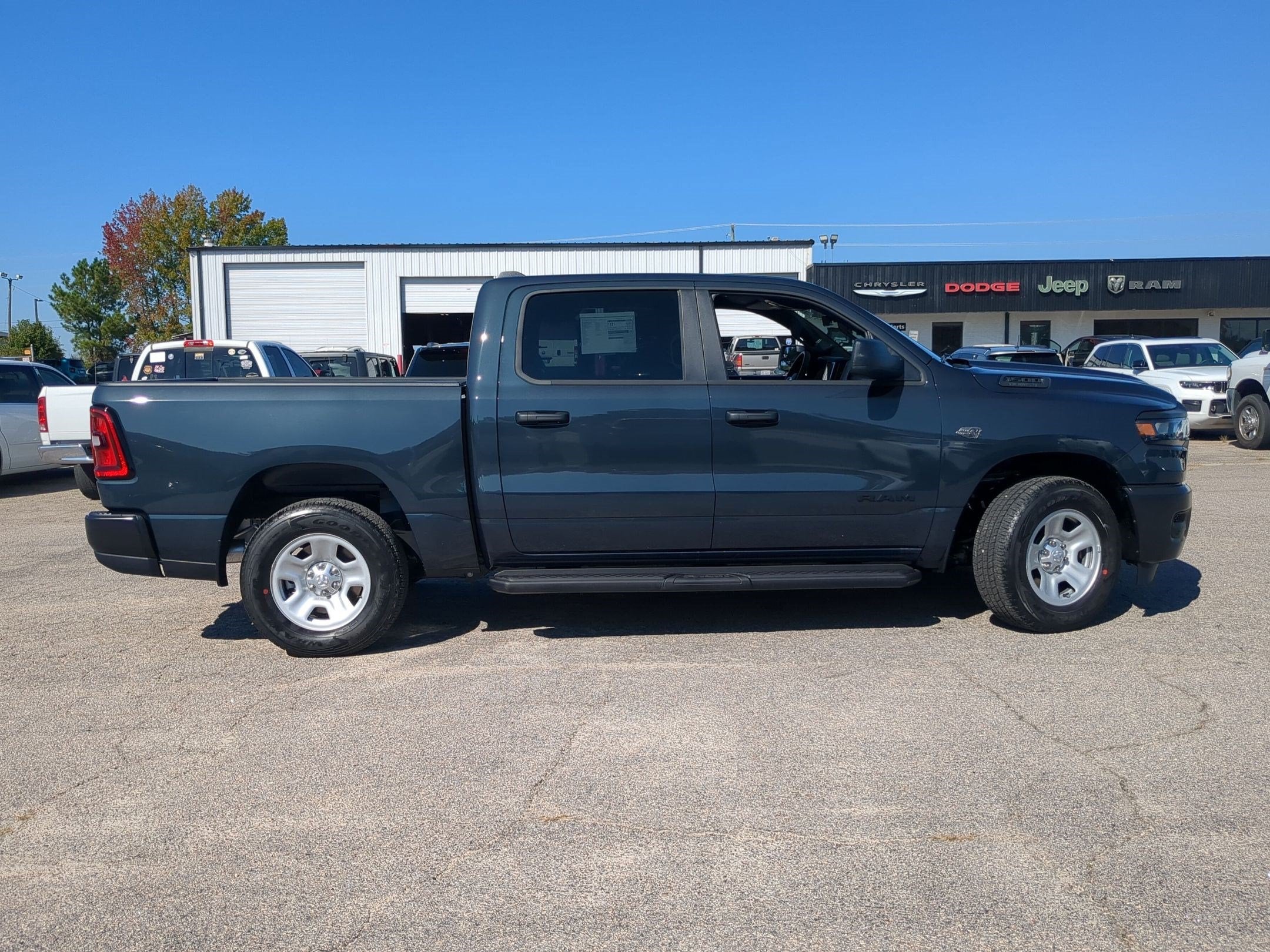 2027 RAM 1500 RAM 1500 TRADESMAN CREW CAB 4X4 5'7' BOX