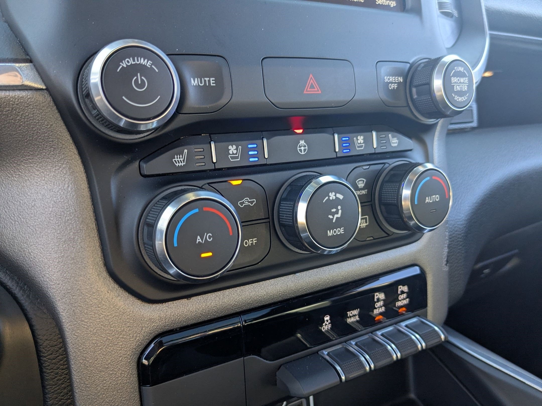 2021 RAM 1500 Laramie Crew Cab 4x4 5'7' Box