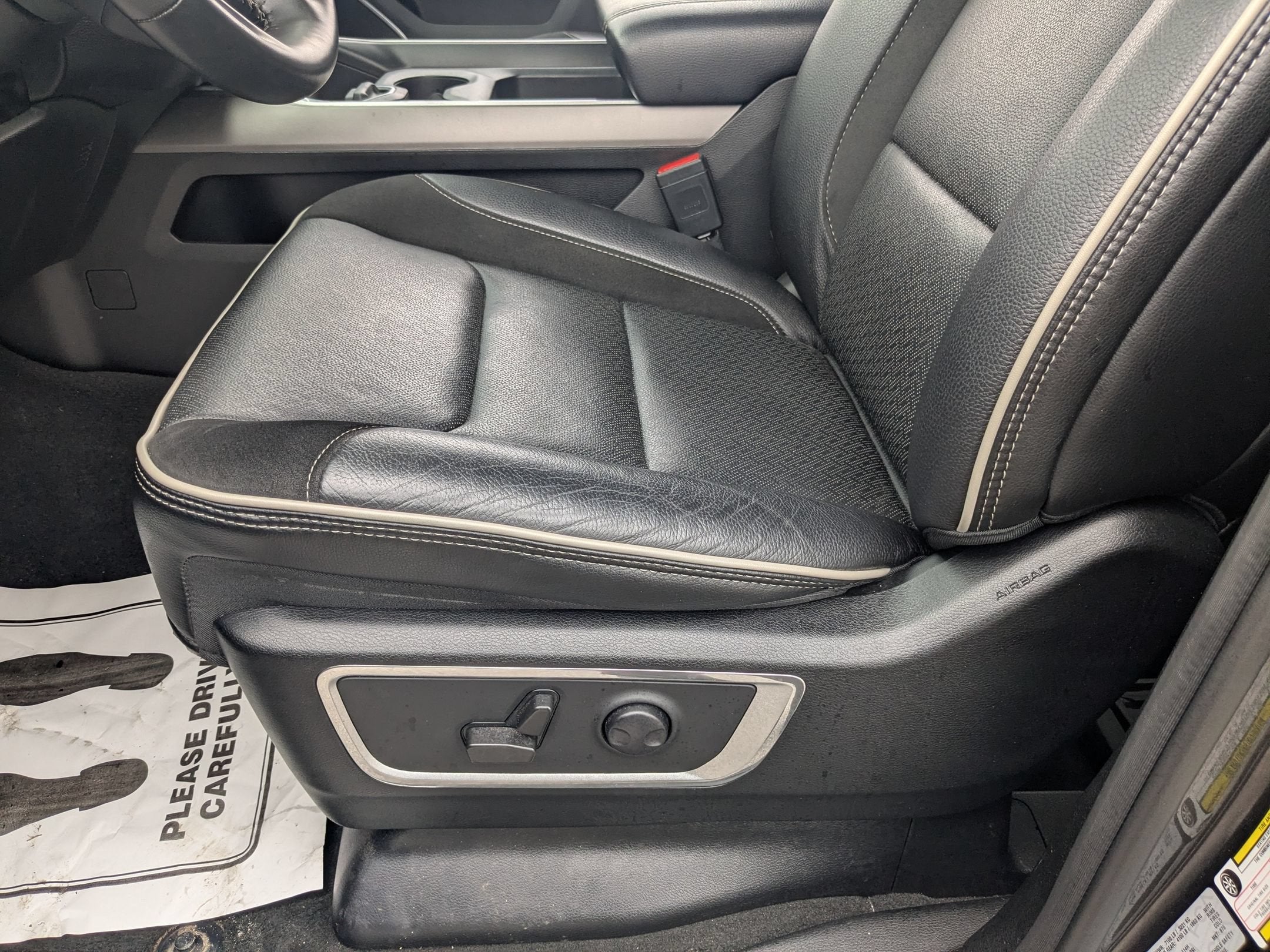 2022 RAM 1500 Laramie Crew Cab 4x4 5'7' Box