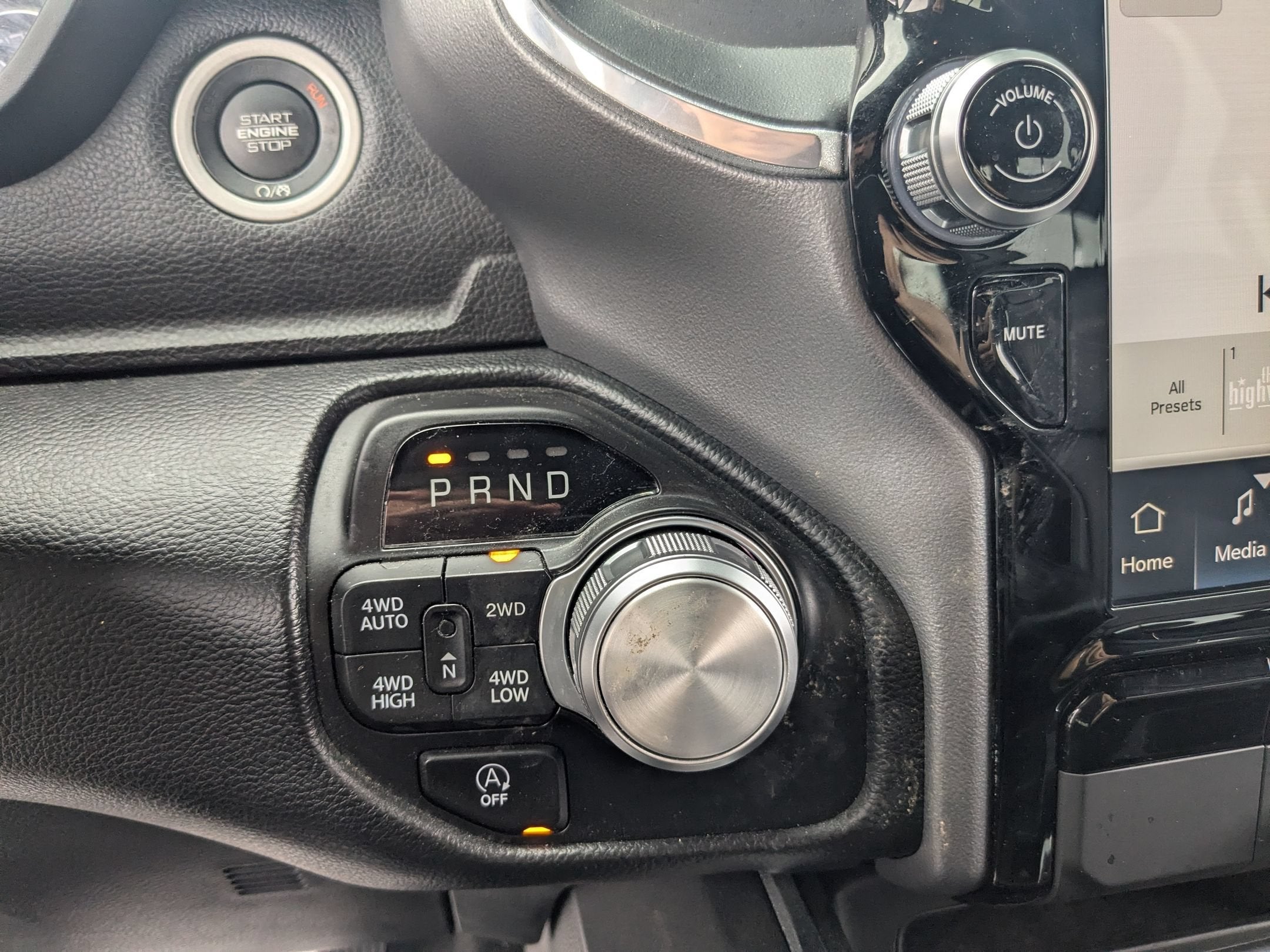2022 RAM 1500 Laramie Crew Cab 4x4 5'7' Box