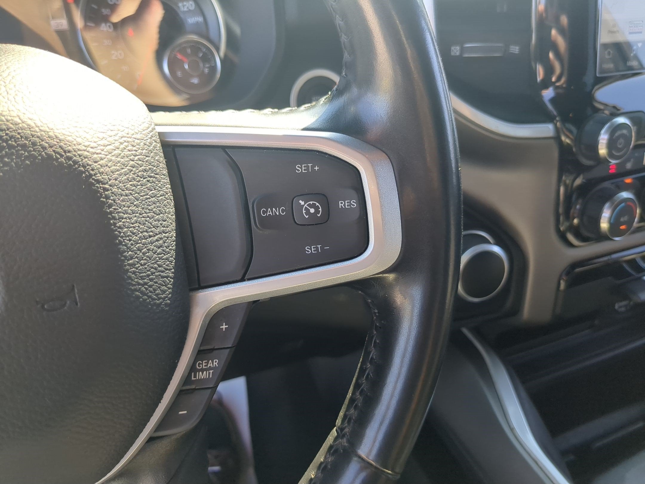2022 RAM 1500 Big Horn Crew Cab 4x4 6'4' Box
