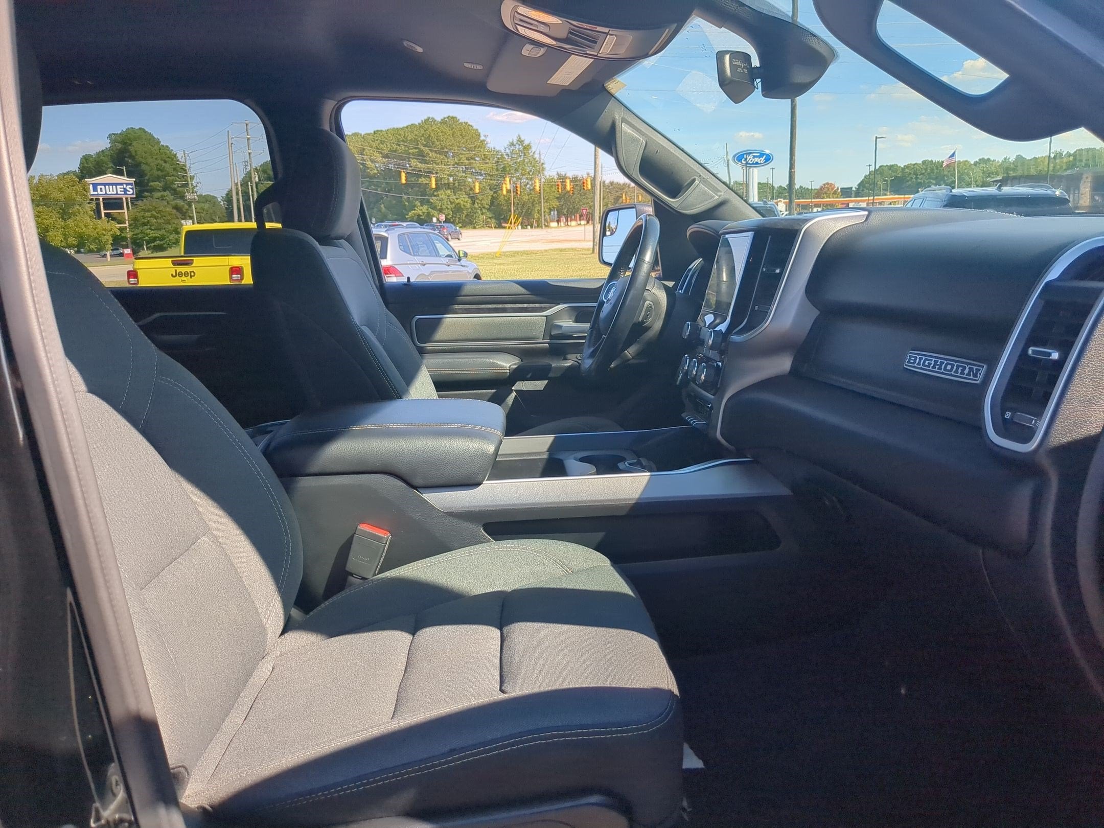 2022 RAM 1500 Big Horn Crew Cab 4x4 6'4' Box