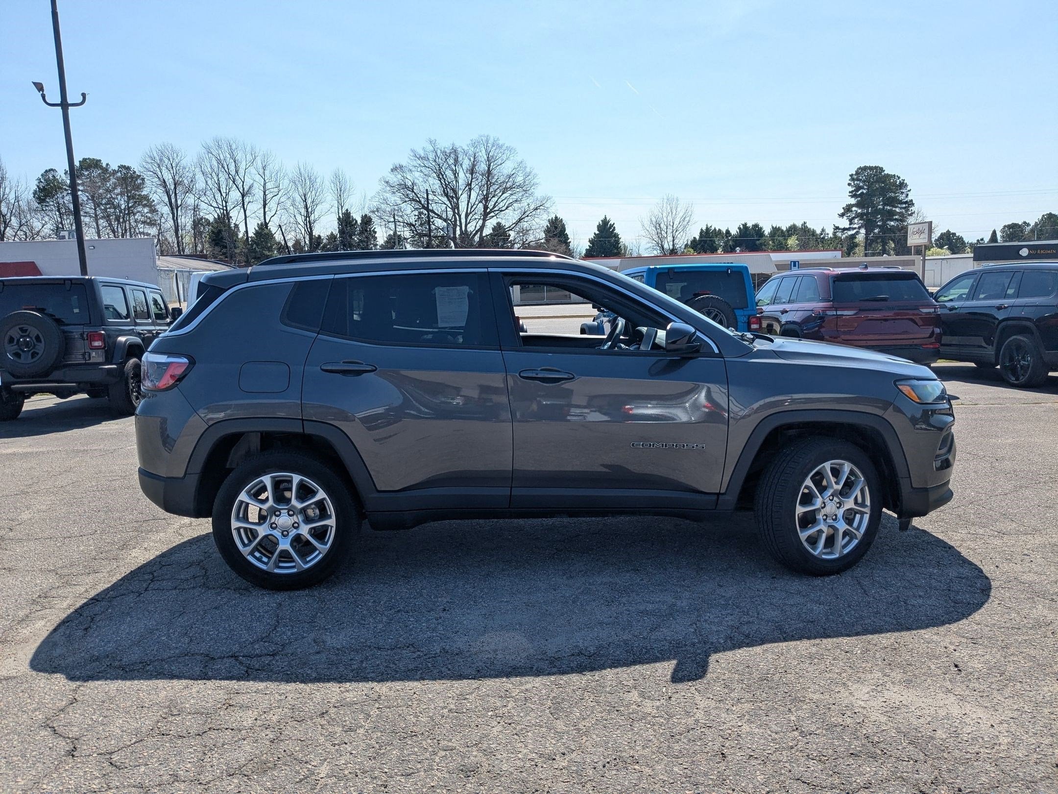 2023 Jeep Compass Latitude Lux FWD
