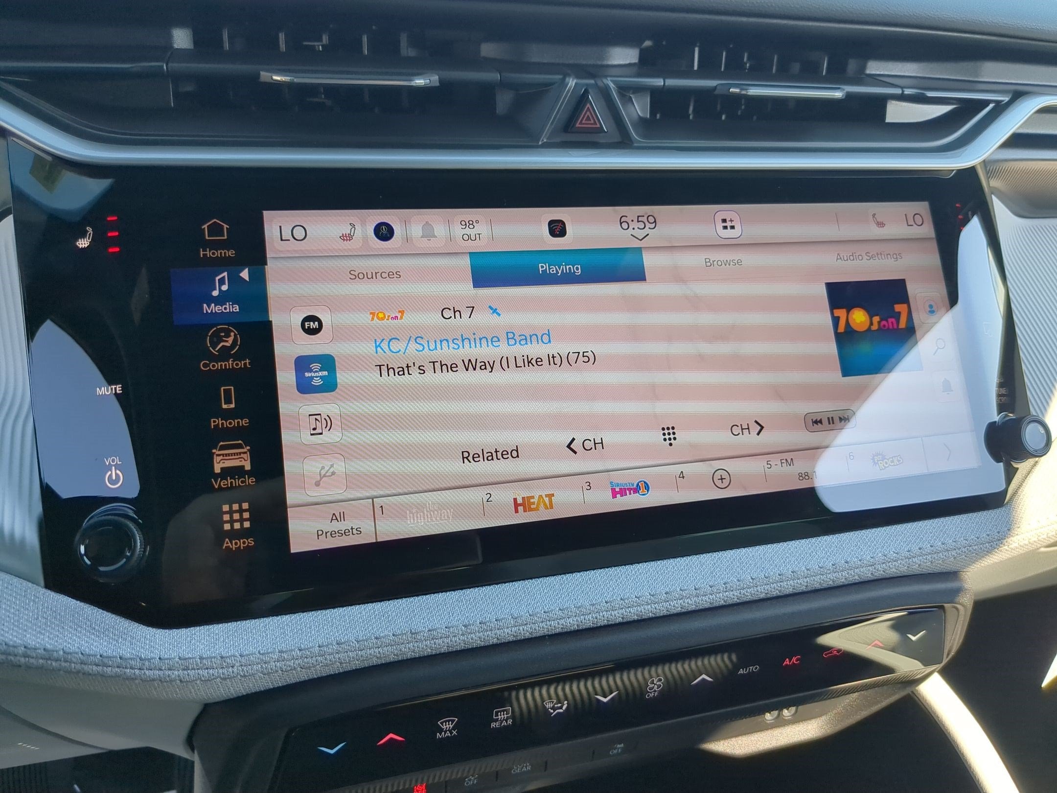 2027 Jeep Cherokee CHEROKEE LAREDO 4X4