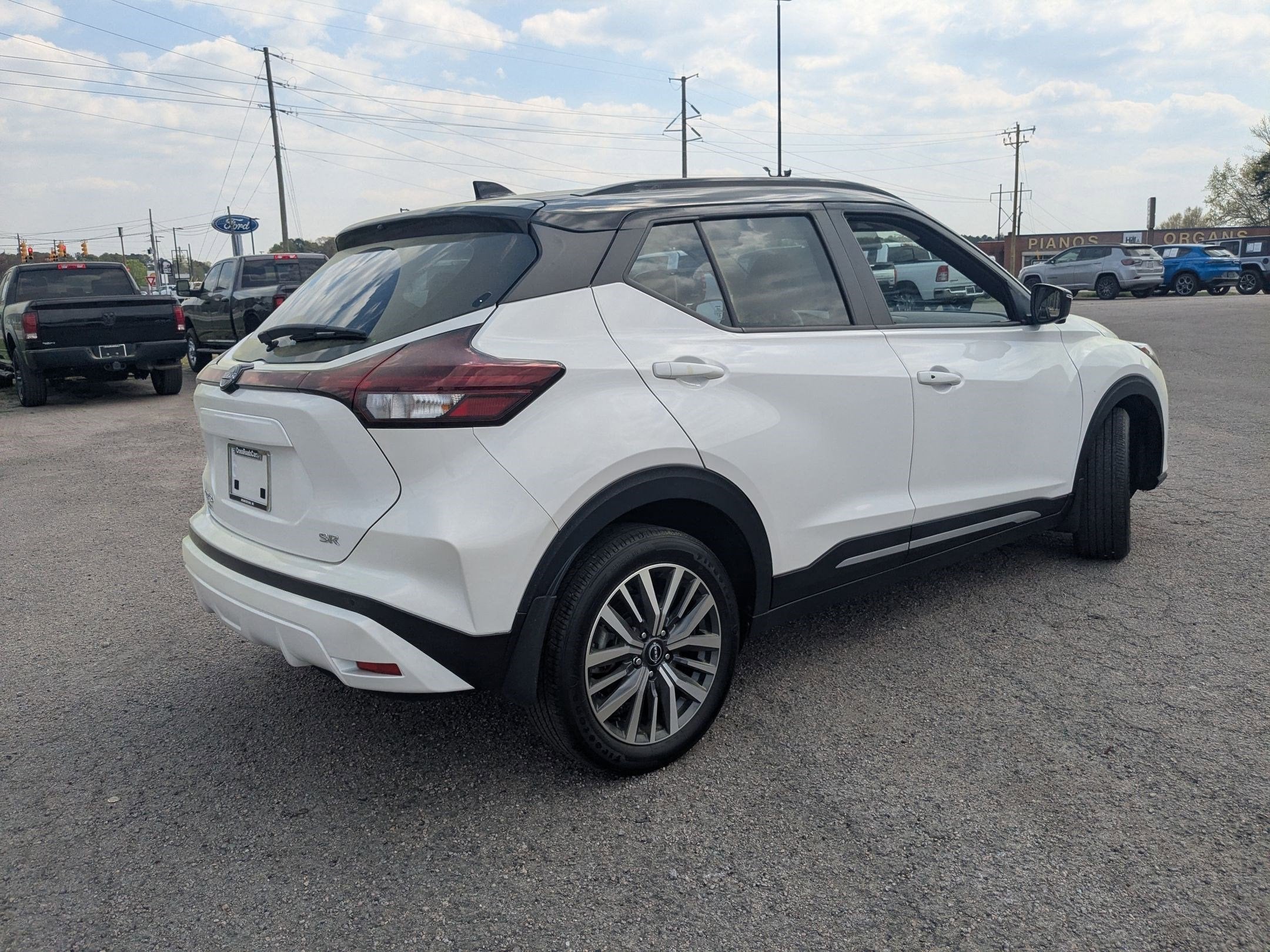 2023 Nissan Kicks SR Xtronic CVT