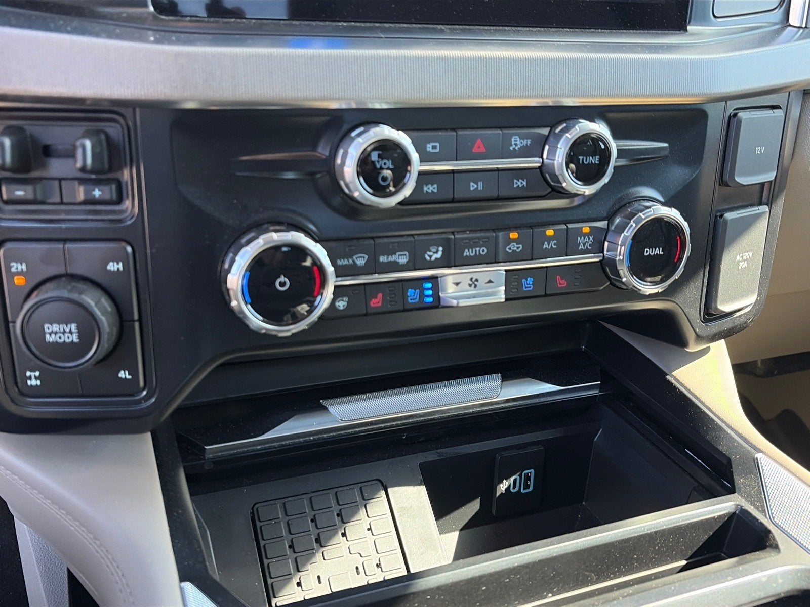 2025 Ford Super Duty F-250 SRW Platinum
