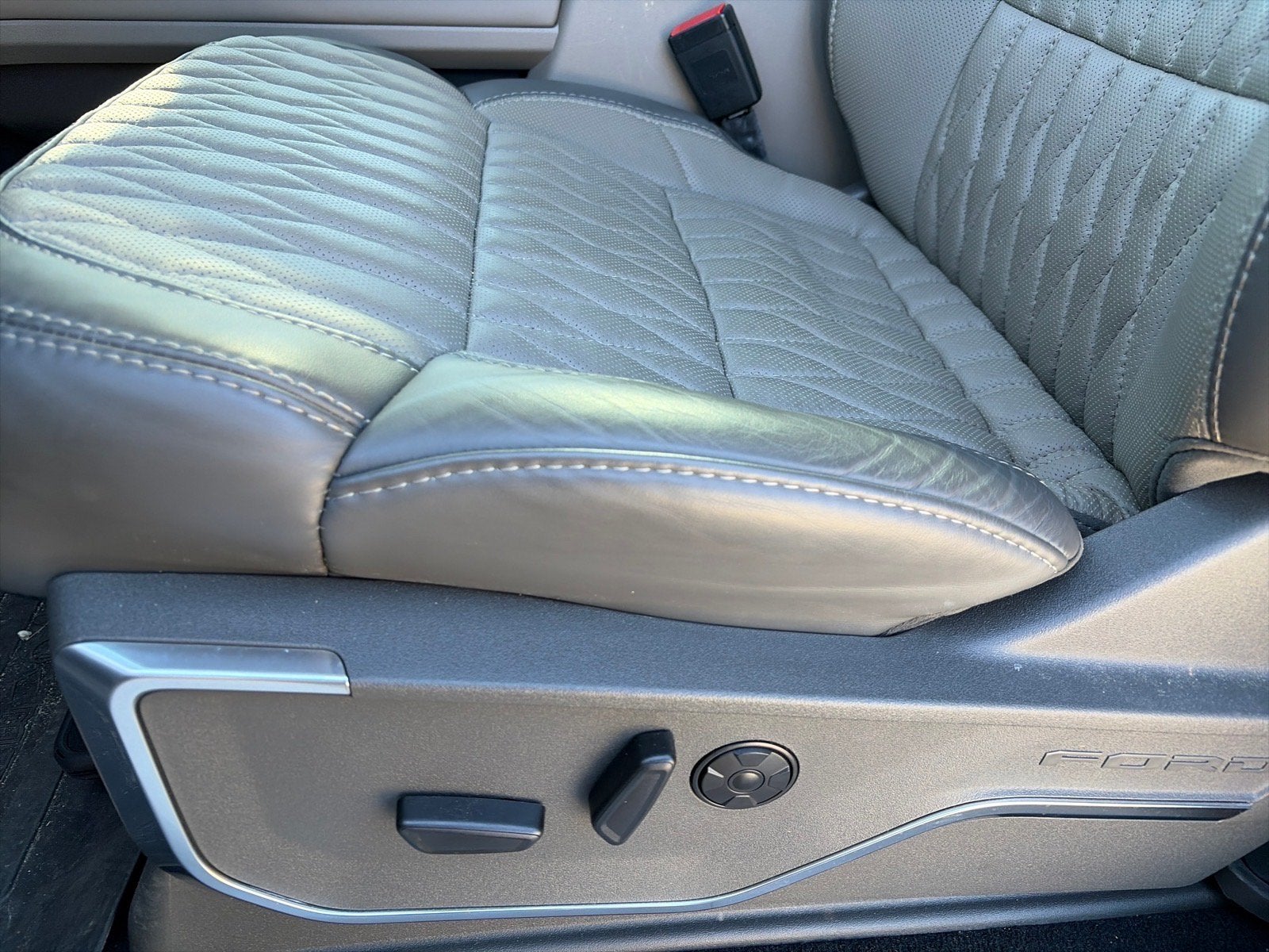 2025 Ford Super Duty F-250 SRW Platinum
