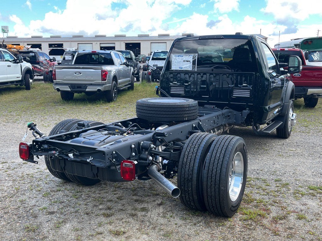 2025 Ford Super Duty F-600 DRW XLT
