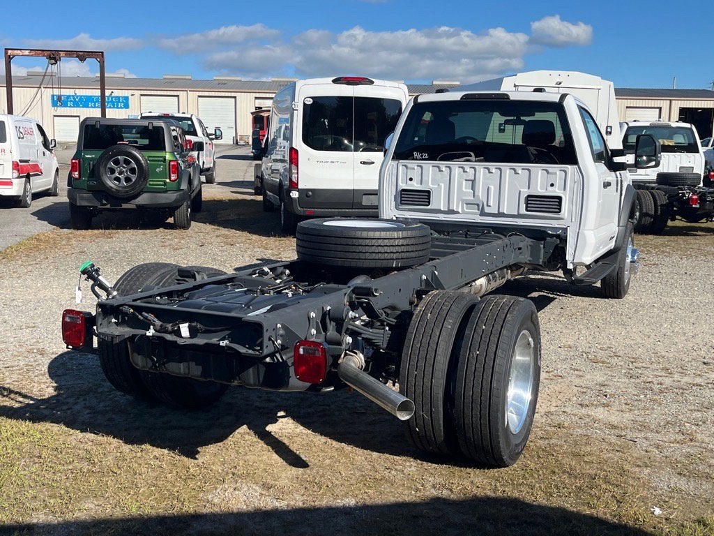 2025 Ford Super Duty F-600 DRW XLT