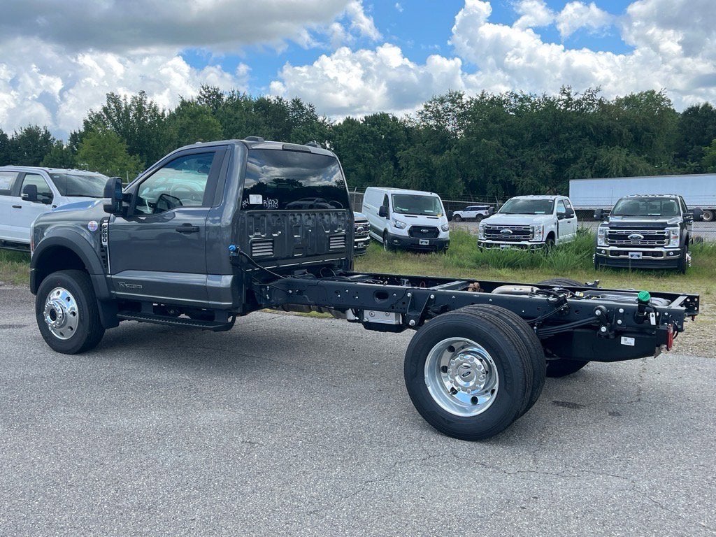 2025 Ford Super Duty F-600 DRW XLT