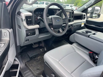 2025 Ford Super Duty F-600 DRW XL