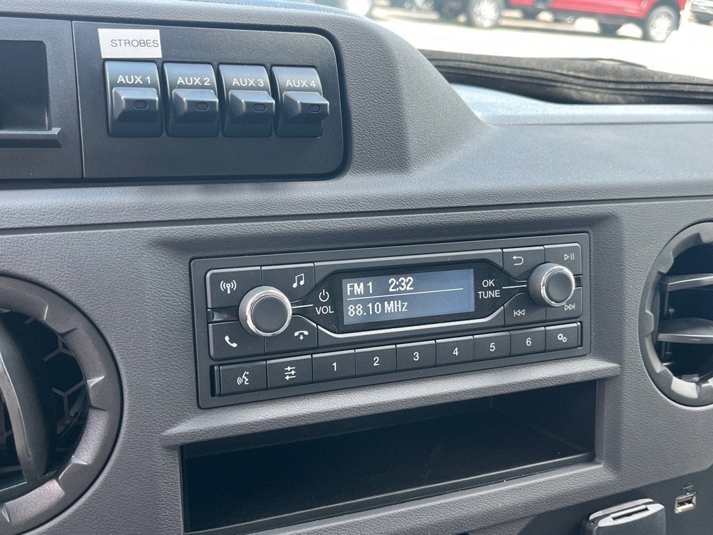 2025 Ford E-Series Cutaway Base Cutaway