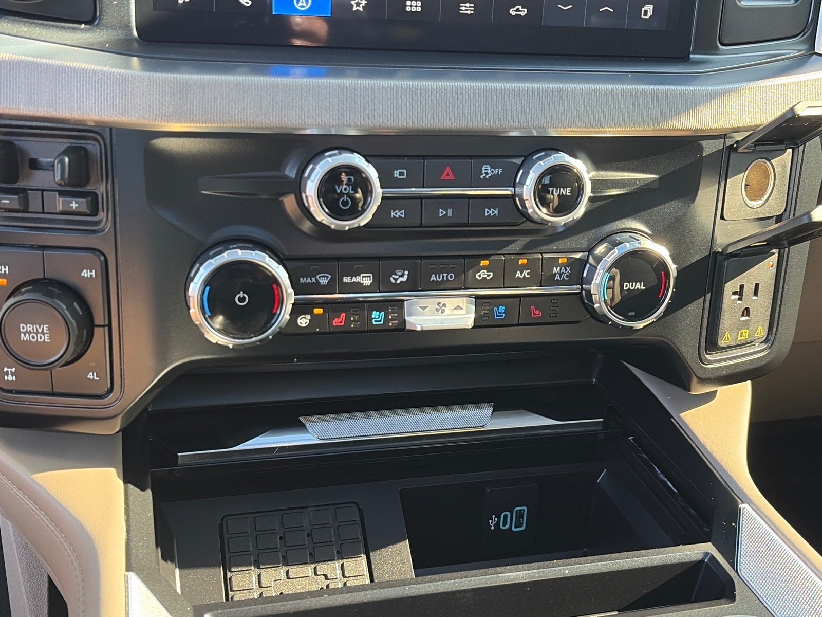 2025 Ford Super Duty F-350 SRW Platinum