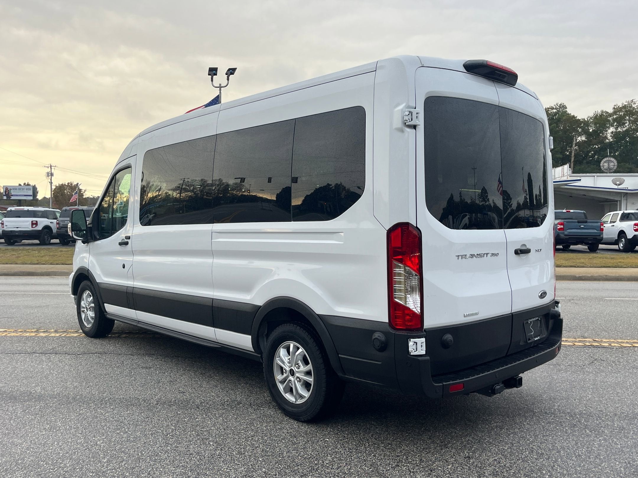 2025 Ford Transit Passenger Wagon XLT