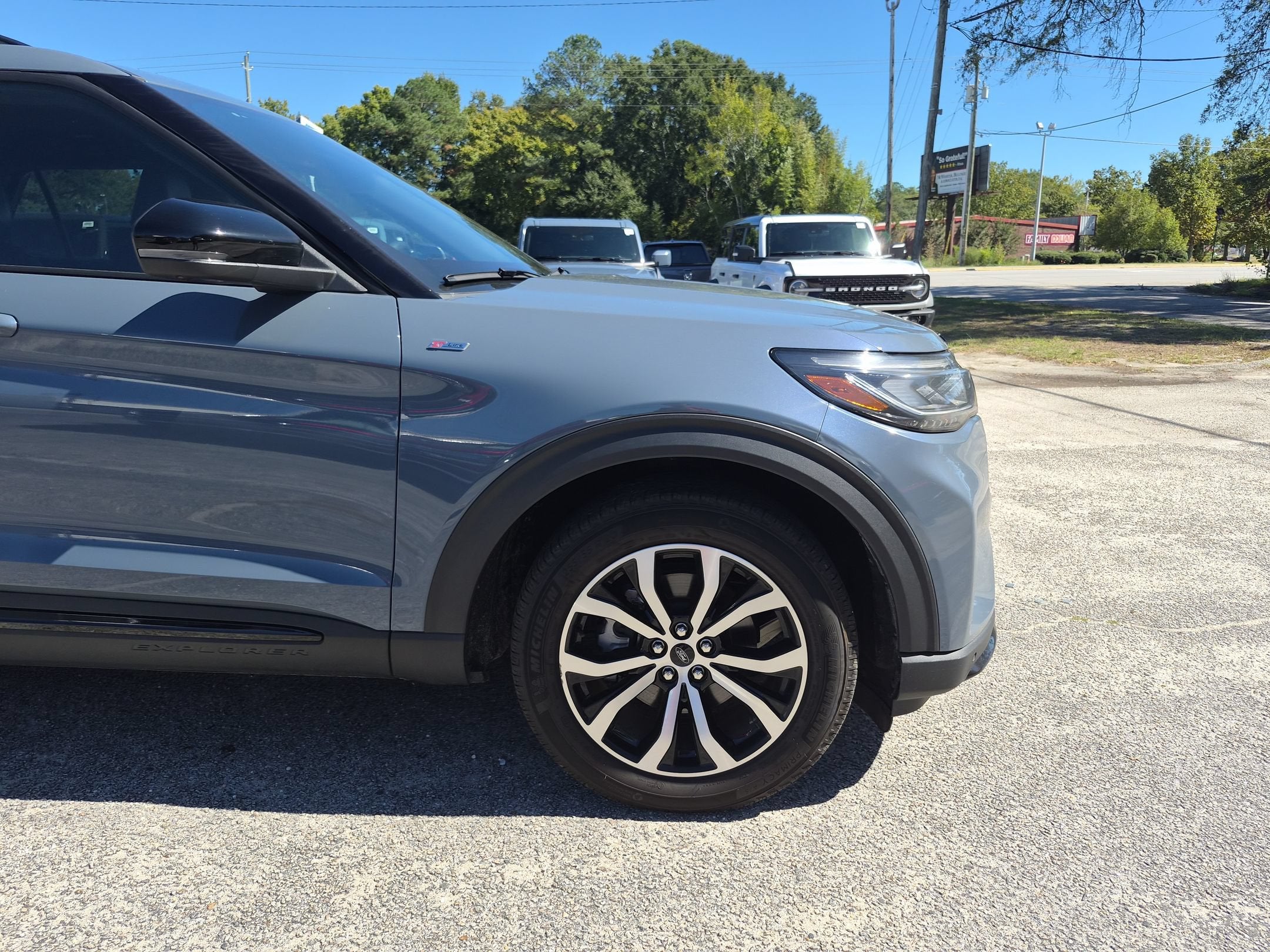 2025 Ford Explorer ST-Line