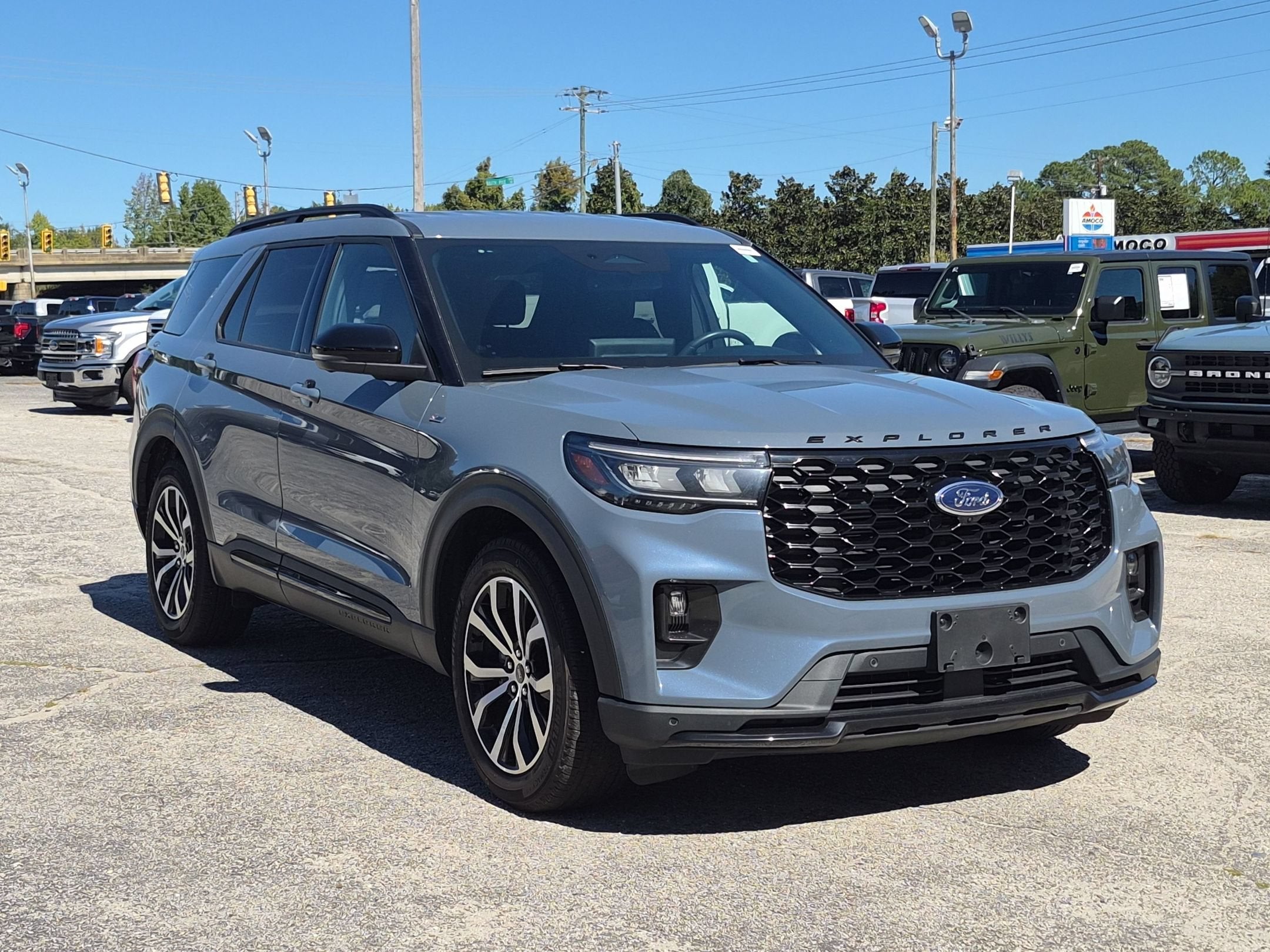 2025 Ford Explorer ST-Line