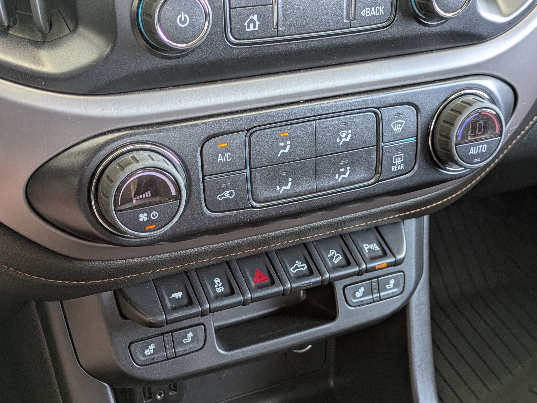 2022 GMC Canyon 4WD AT4 w/Leather