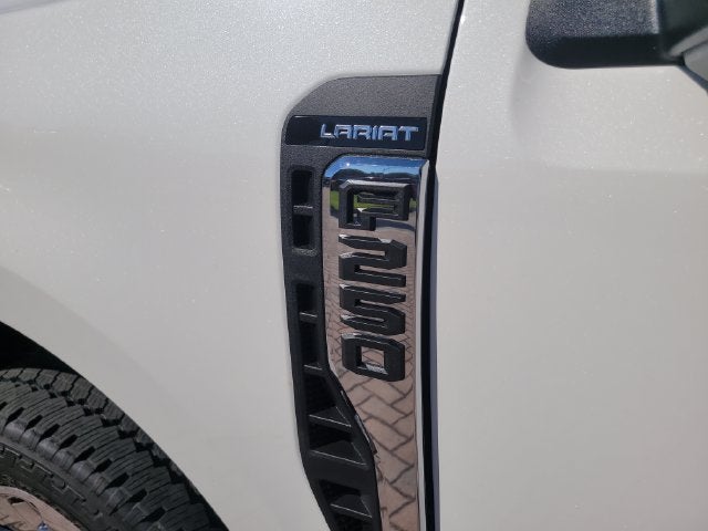 2027 Ford F-250SD Lariat 4WD CREW CAB