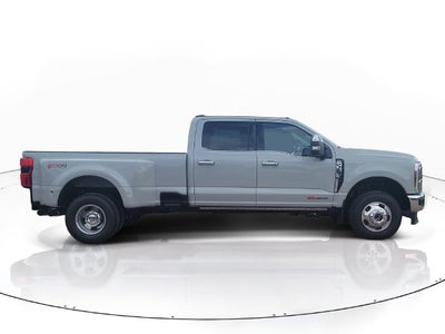 2026 Ford F-350SD Lariat DRW 4WD CREW CAB