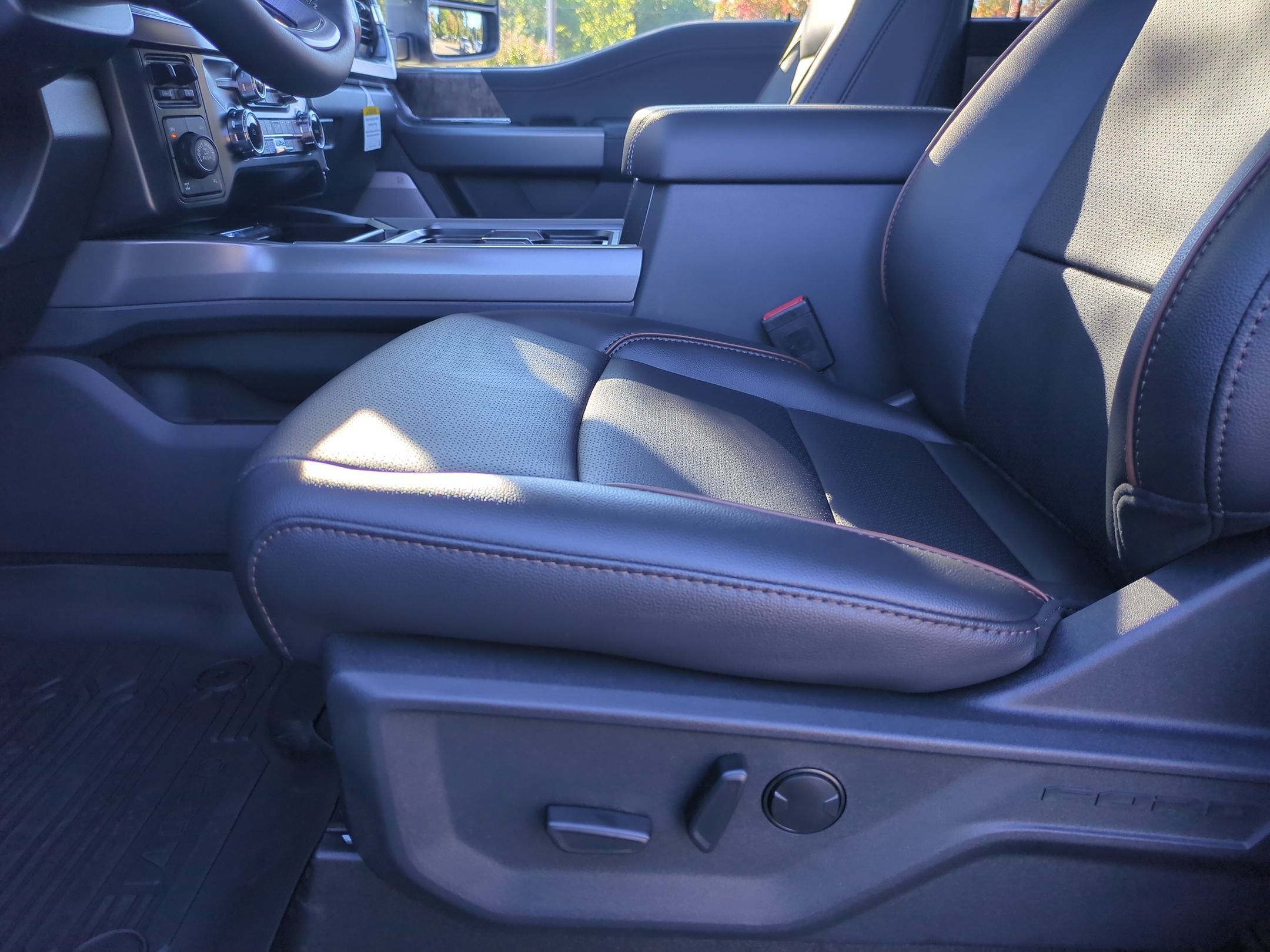 2027 Ford Super Duty F-250 SRW LARIAT