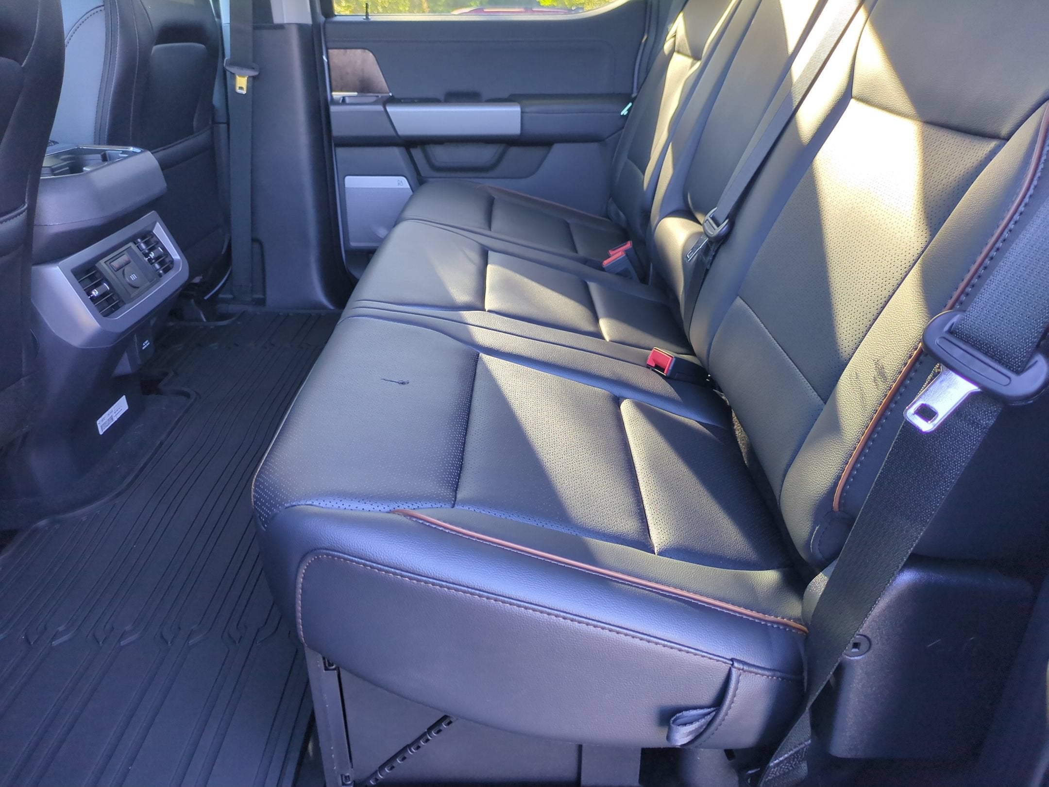 2027 Ford Super Duty F-250 SRW LARIAT