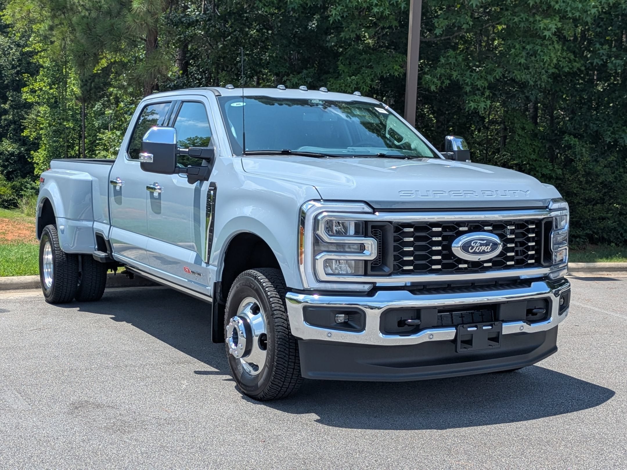 2026 Ford Super Duty F-350 DRW LARIAT