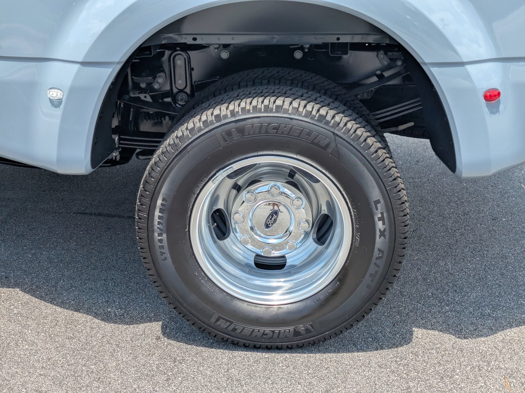 2026 Ford Super Duty F-350 DRW LARIAT