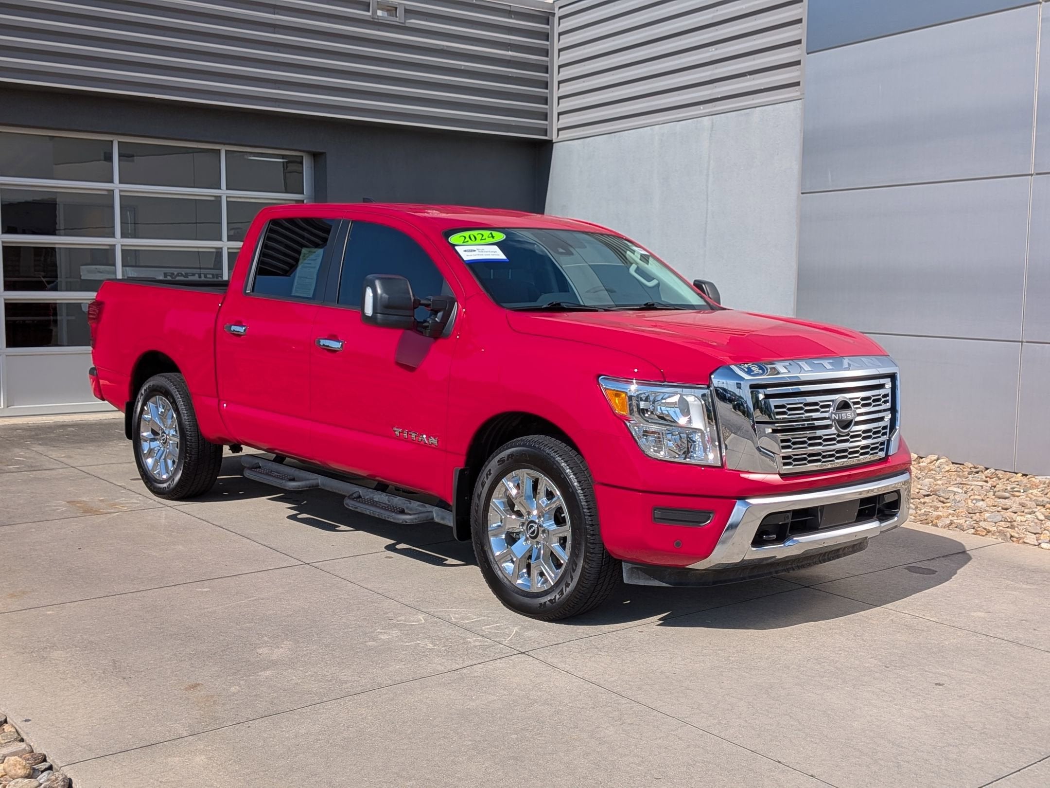 2024 Nissan Titan SV 4X4 Crew Cab's photo
