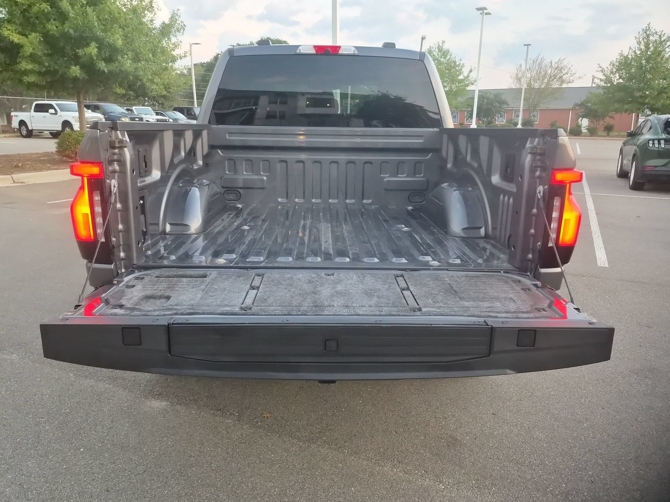 2023 Ford F-150 Lightning XLT