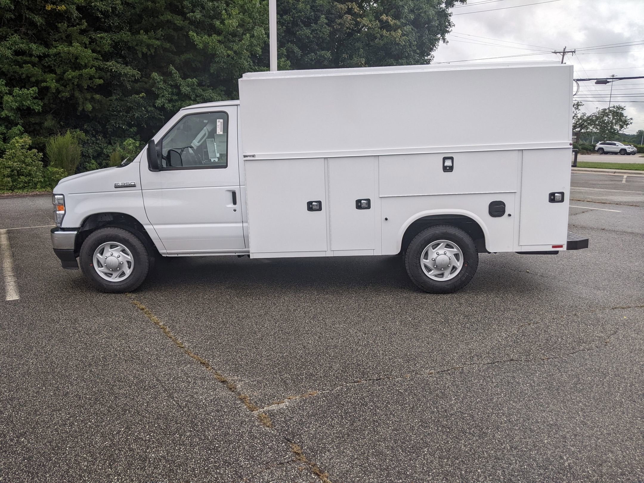 2026 Ford E-Series Cutaway Base