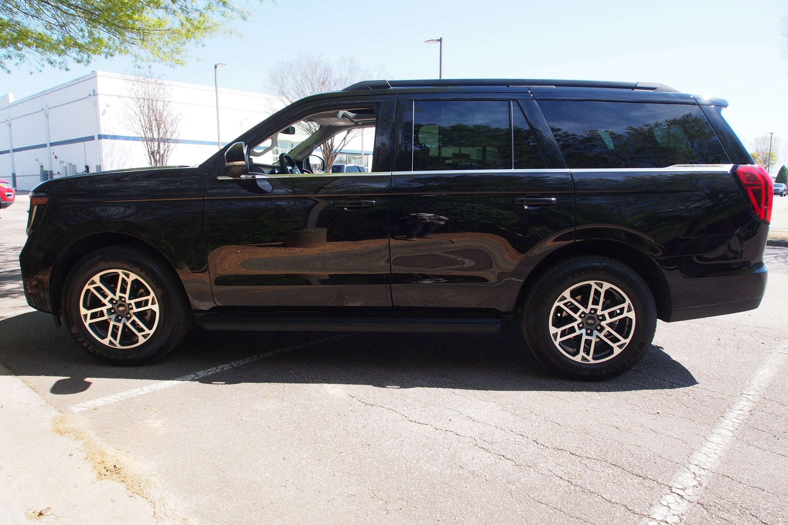 2025 Ford Expedition Active