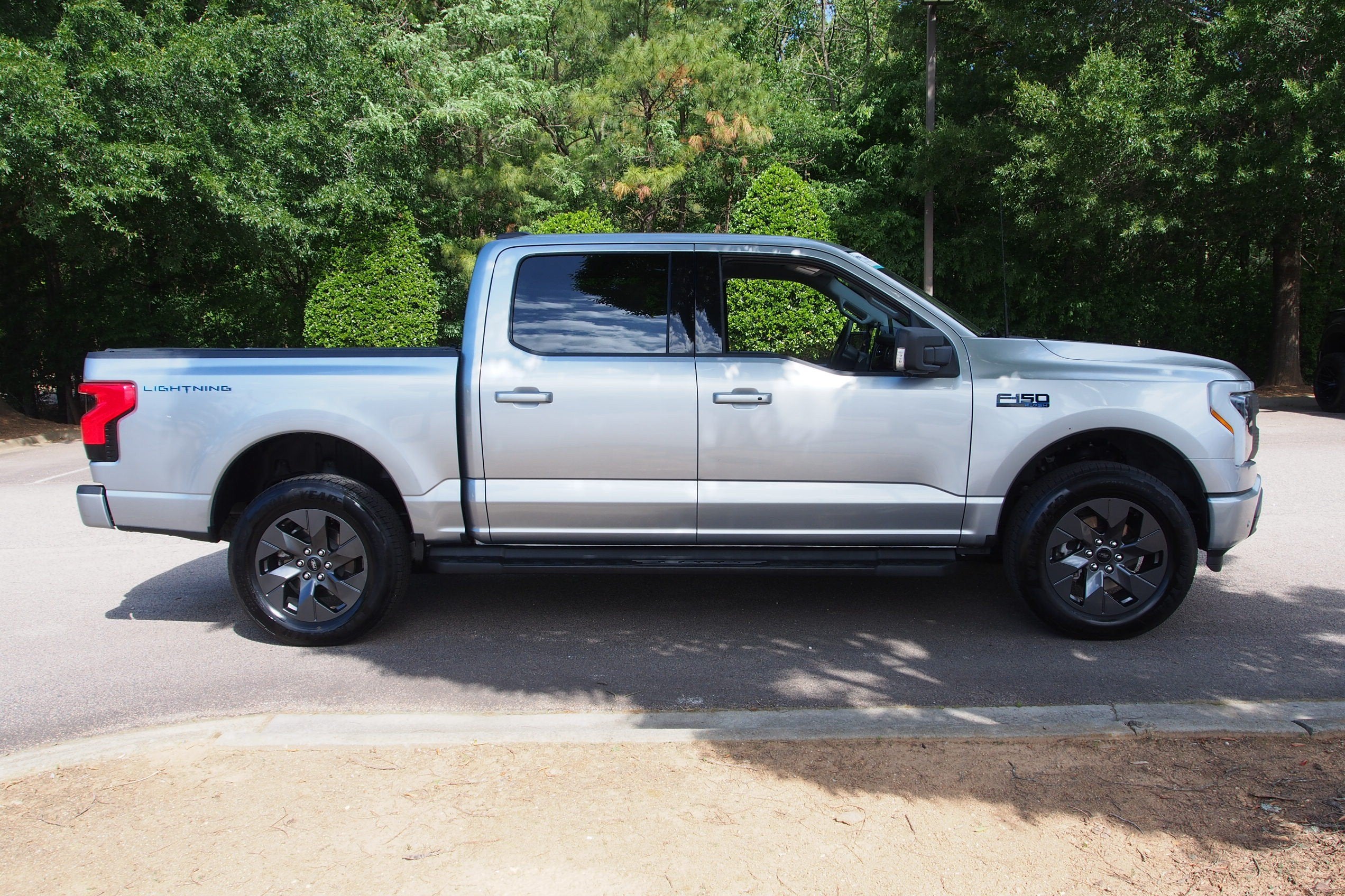 2025 Ford F-150 Lightning Flash