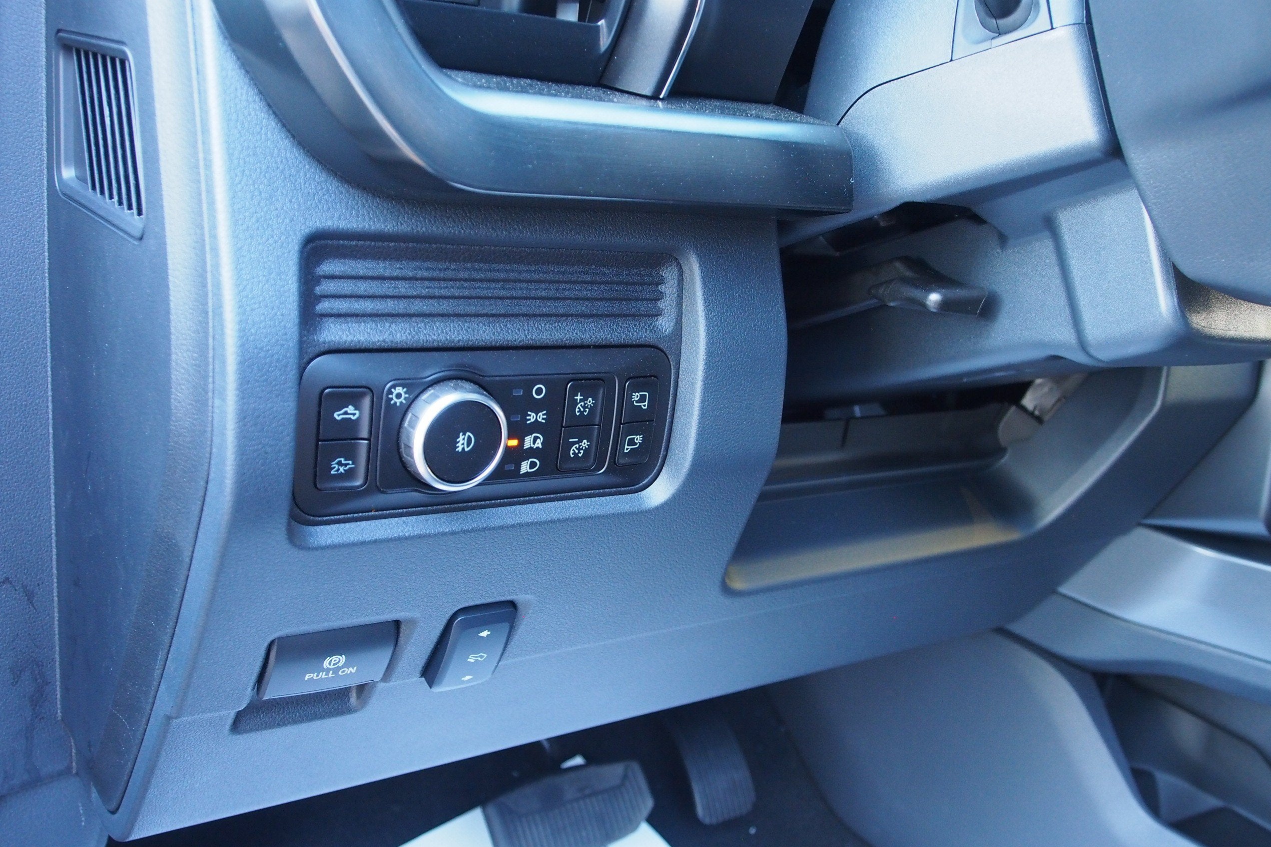 2027 Ford Super Duty F-350 SRW LARIAT