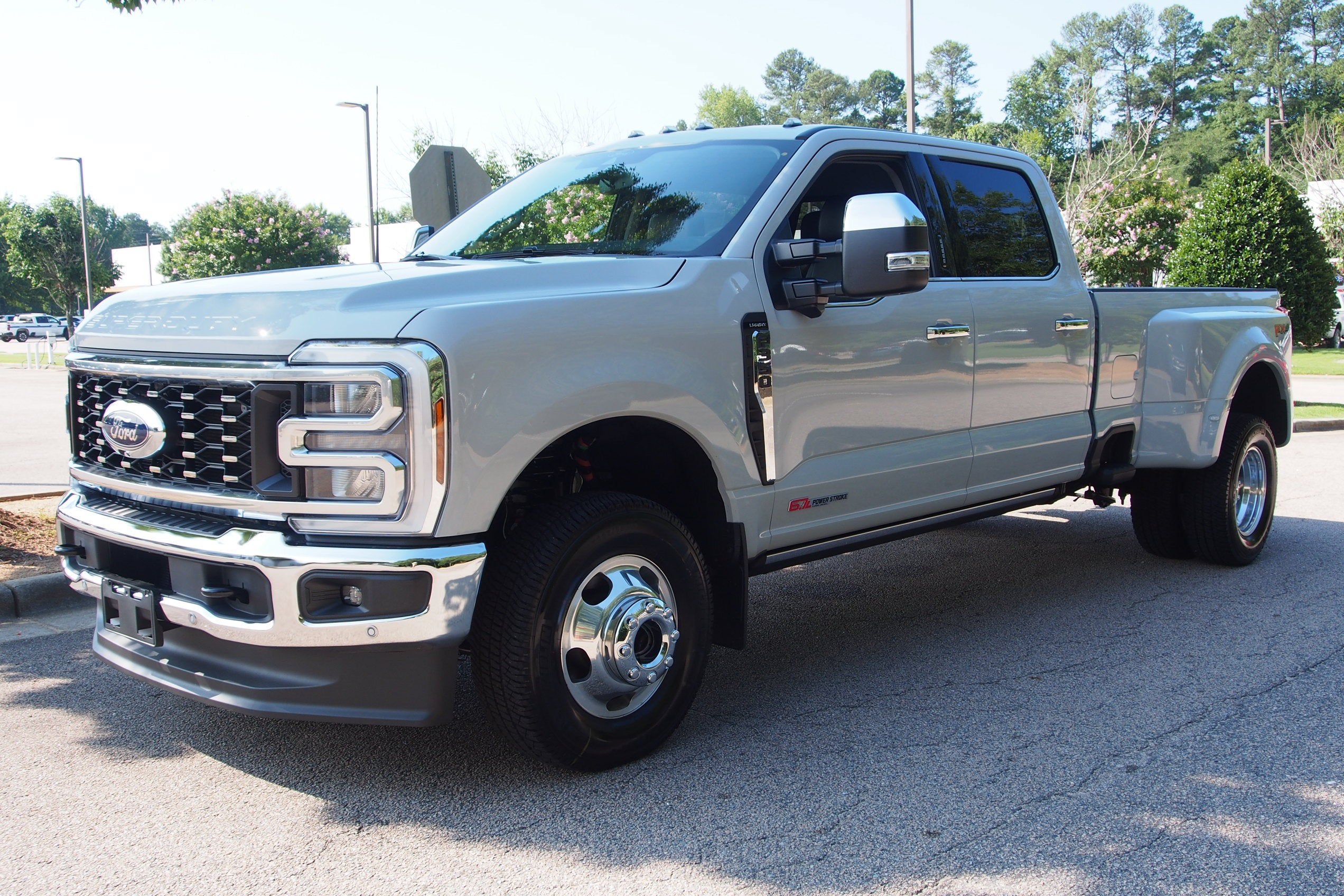 2026 Ford Super Duty F-350 DRW LARIAT