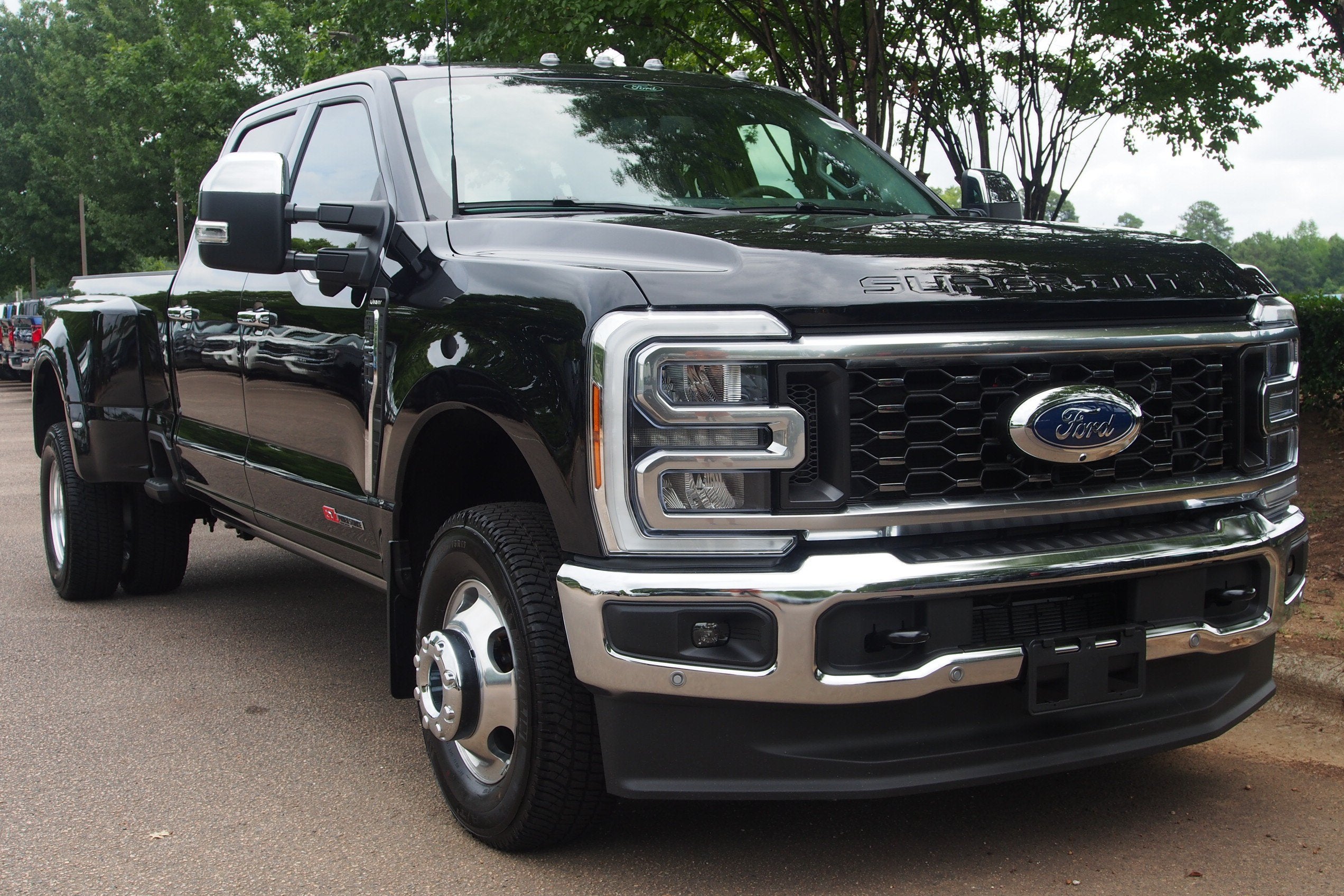 2026 Ford Super Duty F-350 DRW LARIAT