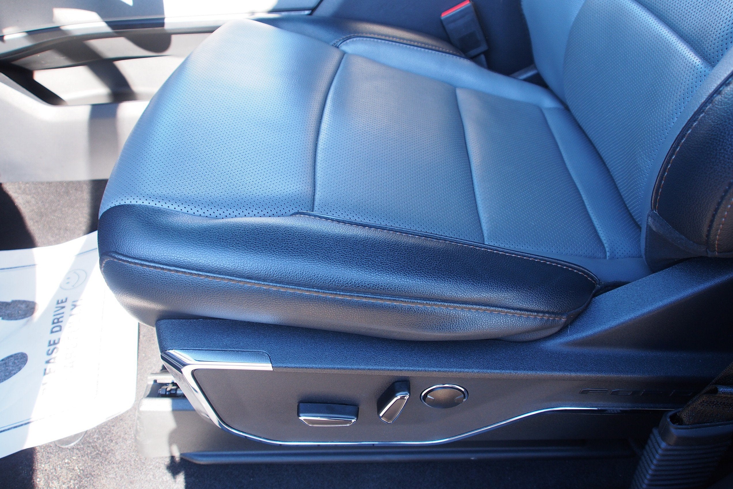 2023 Ford F-150 Lightning LARIAT