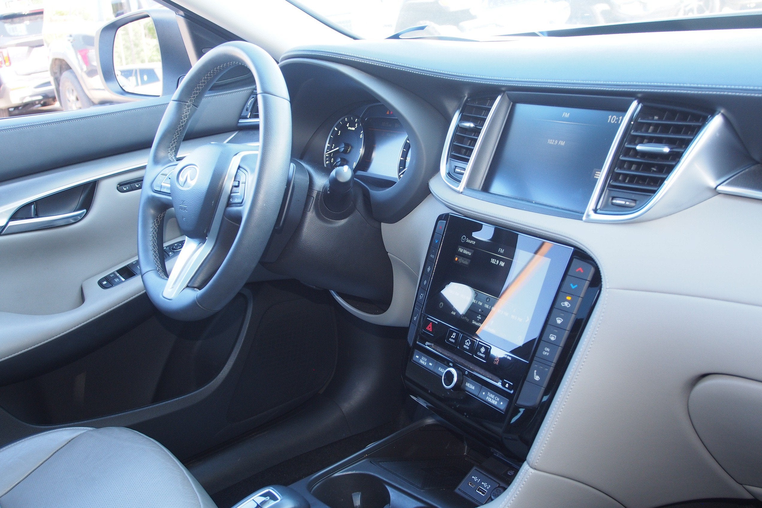 2023 INFINITI QX50 LUXE