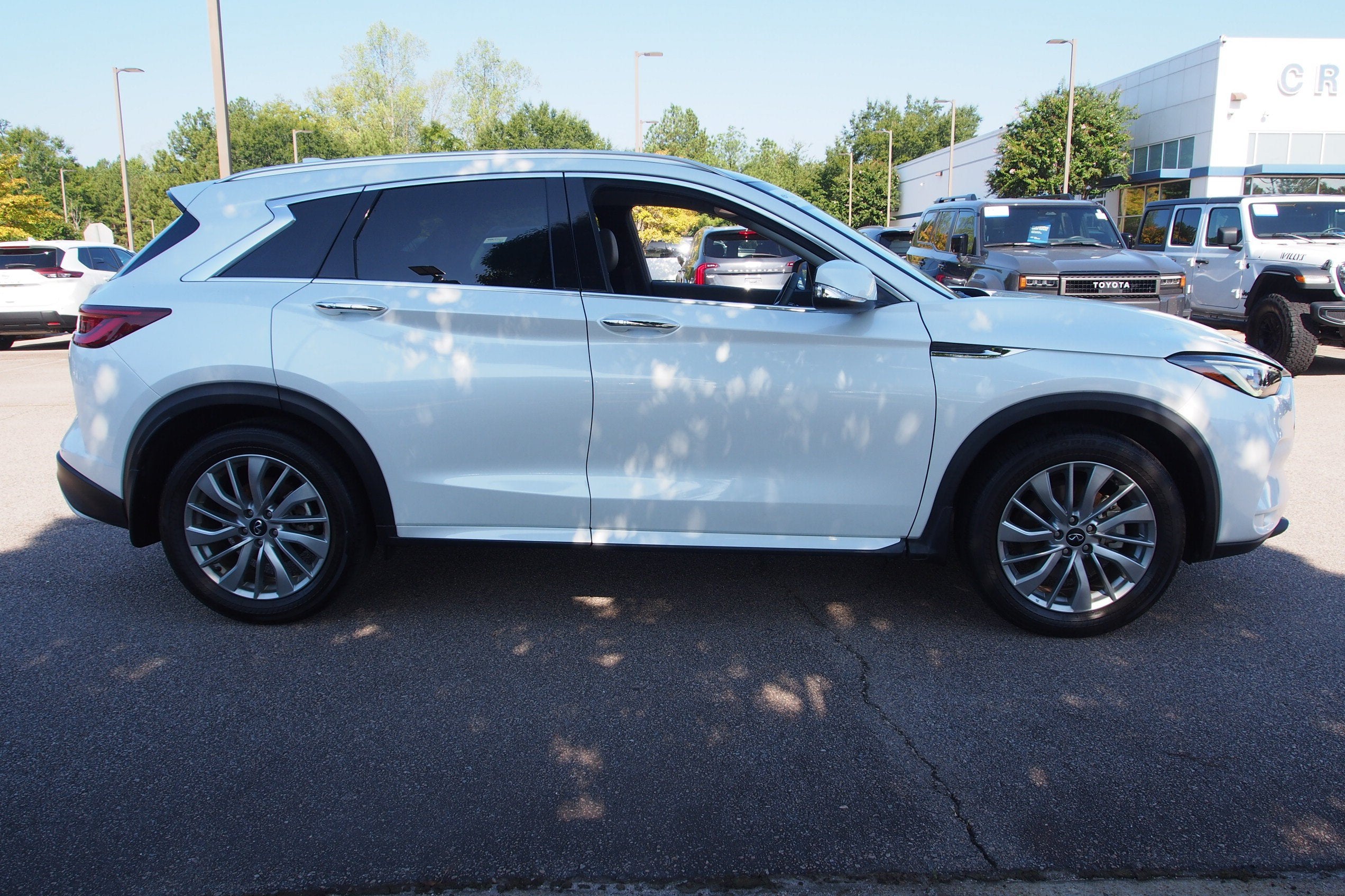 2023 INFINITI QX50 LUXE