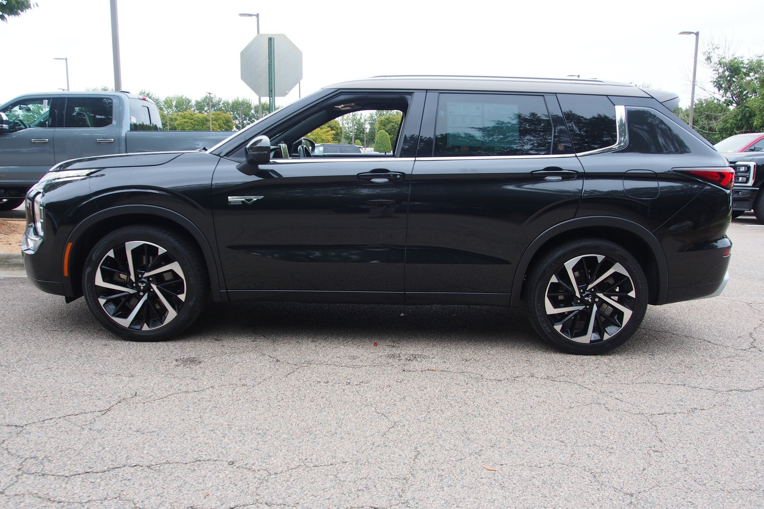 2023 Mitsubishi Outlander PHEV SEL