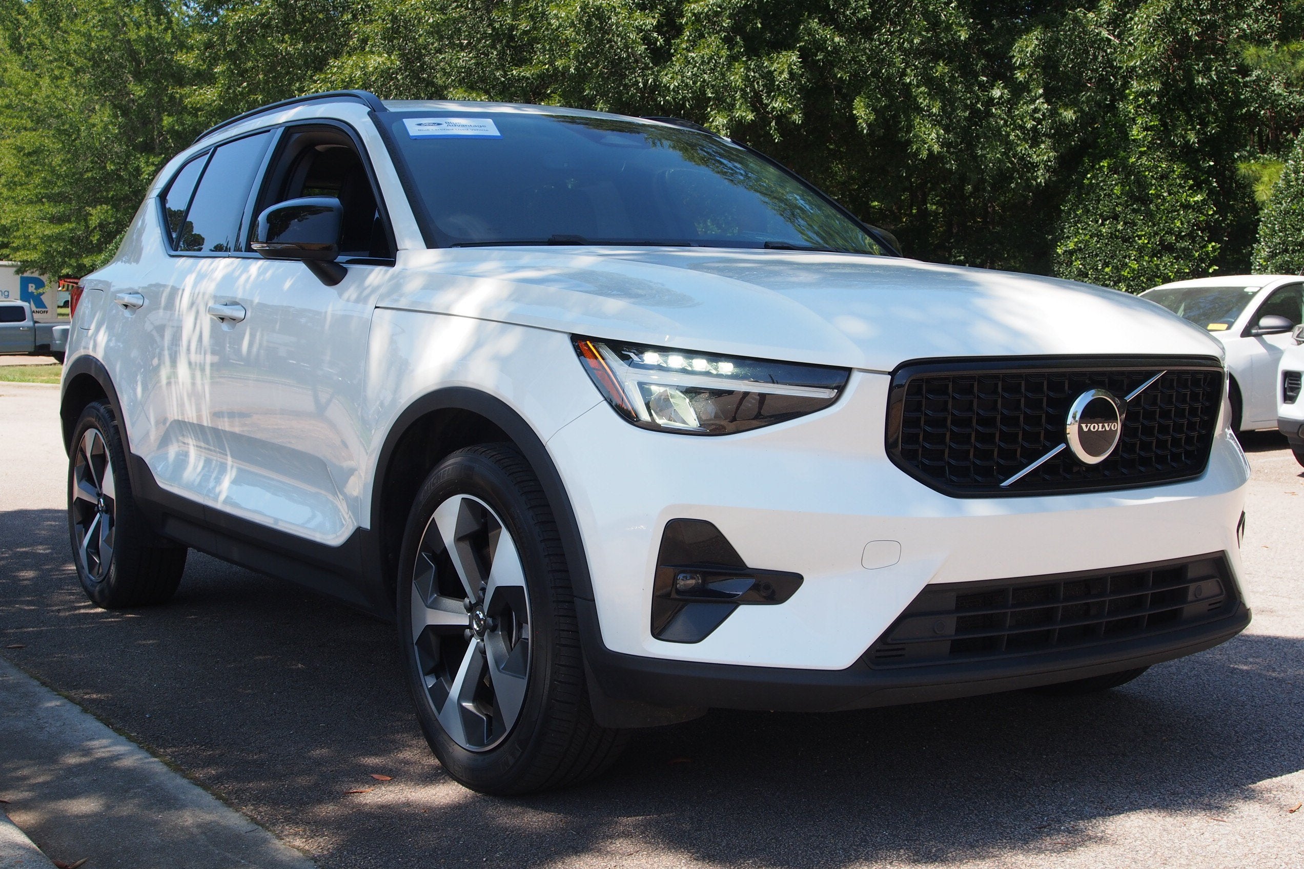 2023 Volvo XC40 Plus Dark Theme