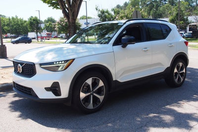 2023 Volvo XC40 Plus Dark Theme