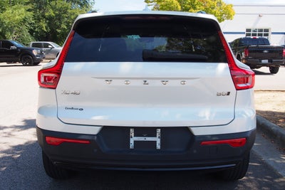 2023 Volvo XC40 Plus Dark Theme