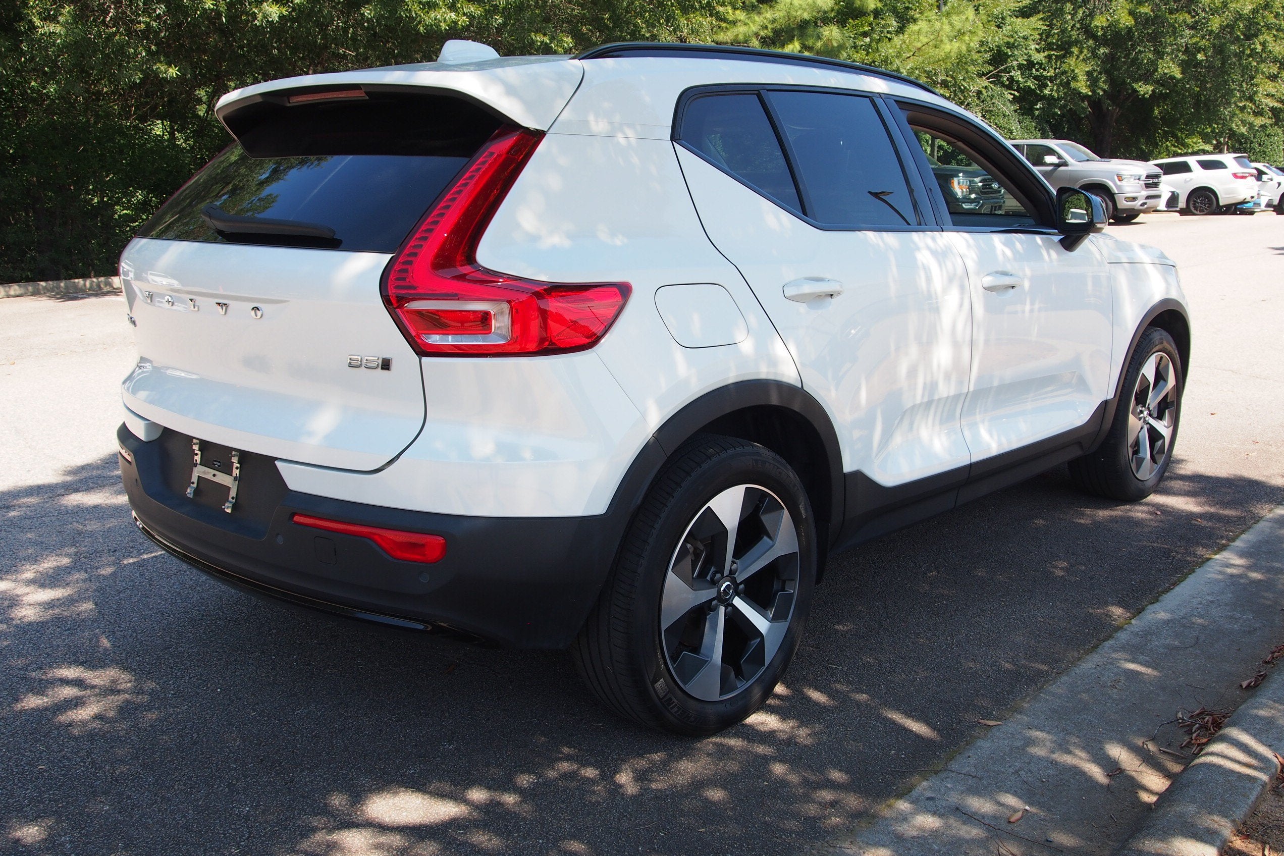 2023 Volvo XC40 Plus Dark Theme