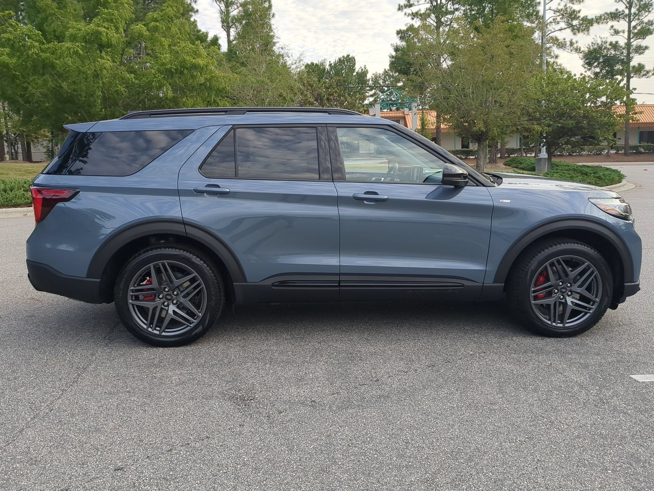 2027 Ford Explorer ST-Line