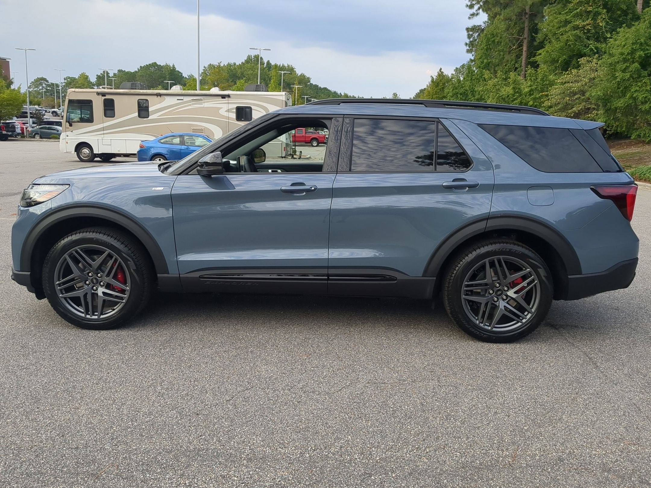 2027 Ford Explorer ST-Line