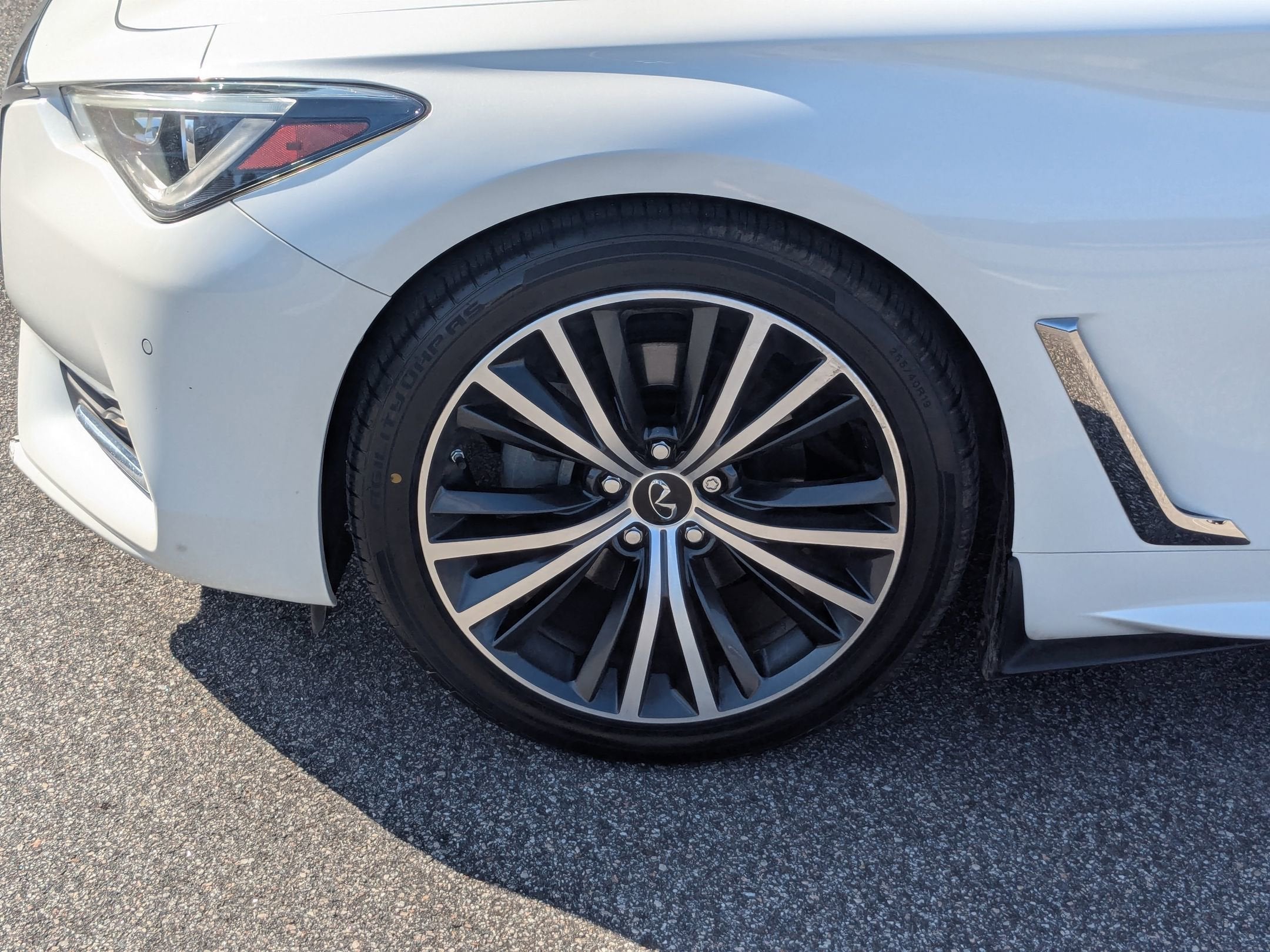 2022 INFINITI Q60 LUXE