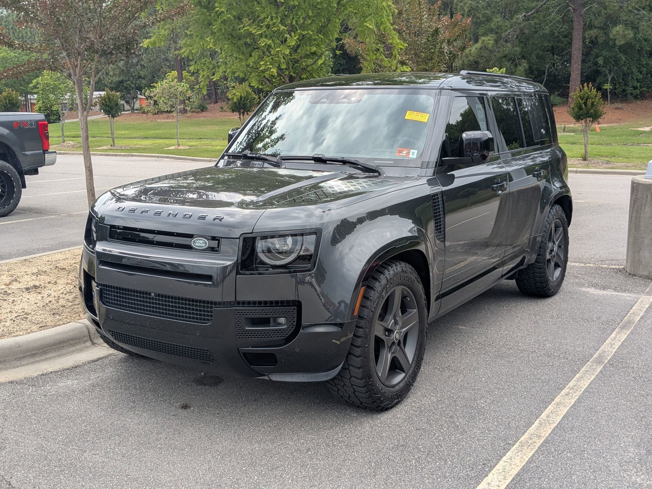 2024 Land Rover Defender X-Dynamic SE