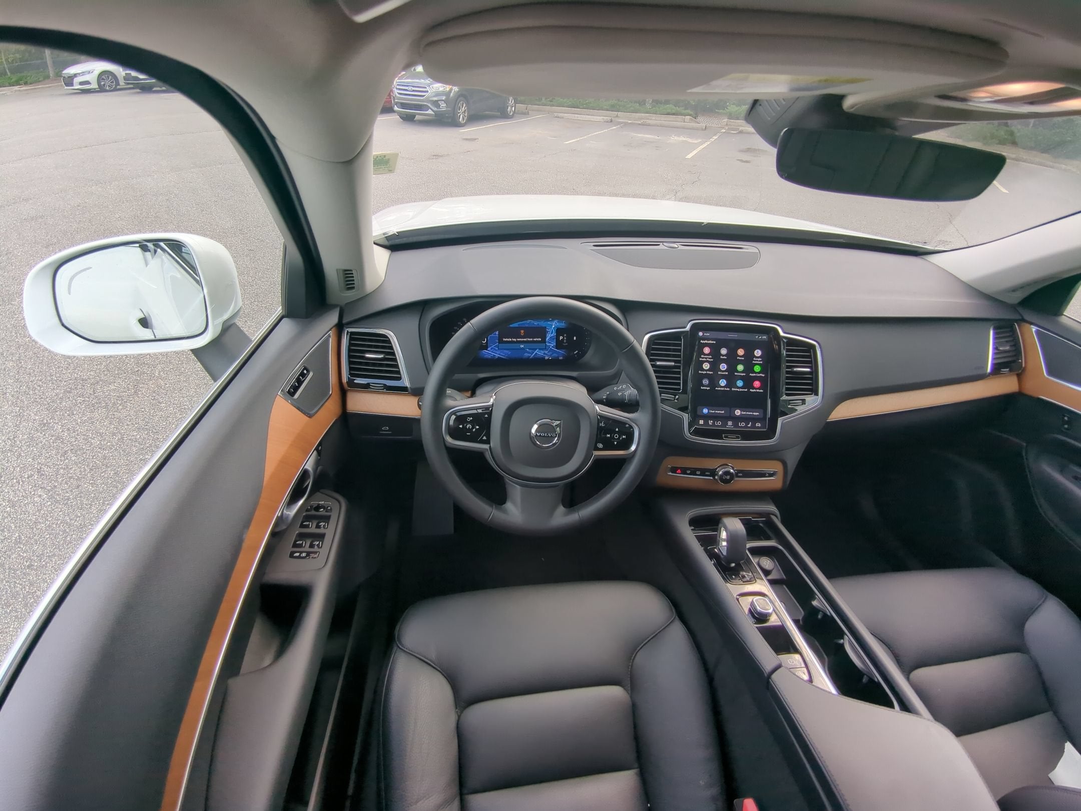 2024 Volvo XC90 Plus Bright Theme