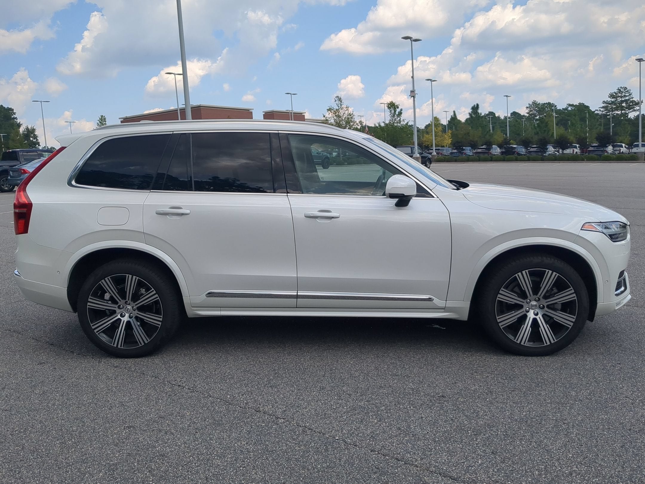 2024 Volvo XC90 Plus Bright Theme